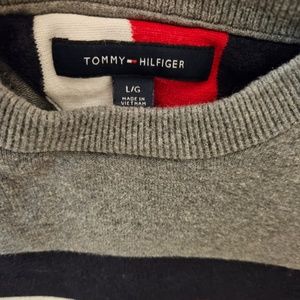Men’s Tommy Hilfiger sweater.